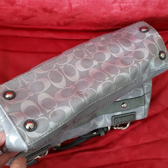 Coach Signature Sachel - Picture 7 of 8